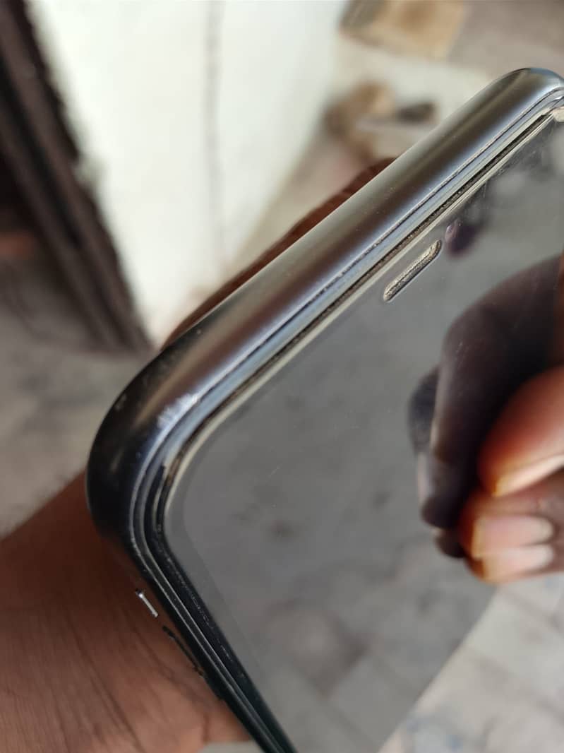 Apple iPhone 11 4