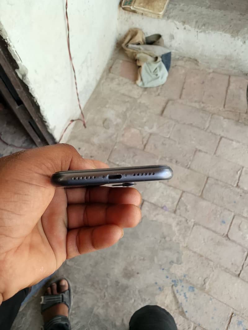 Apple iPhone 11 6
