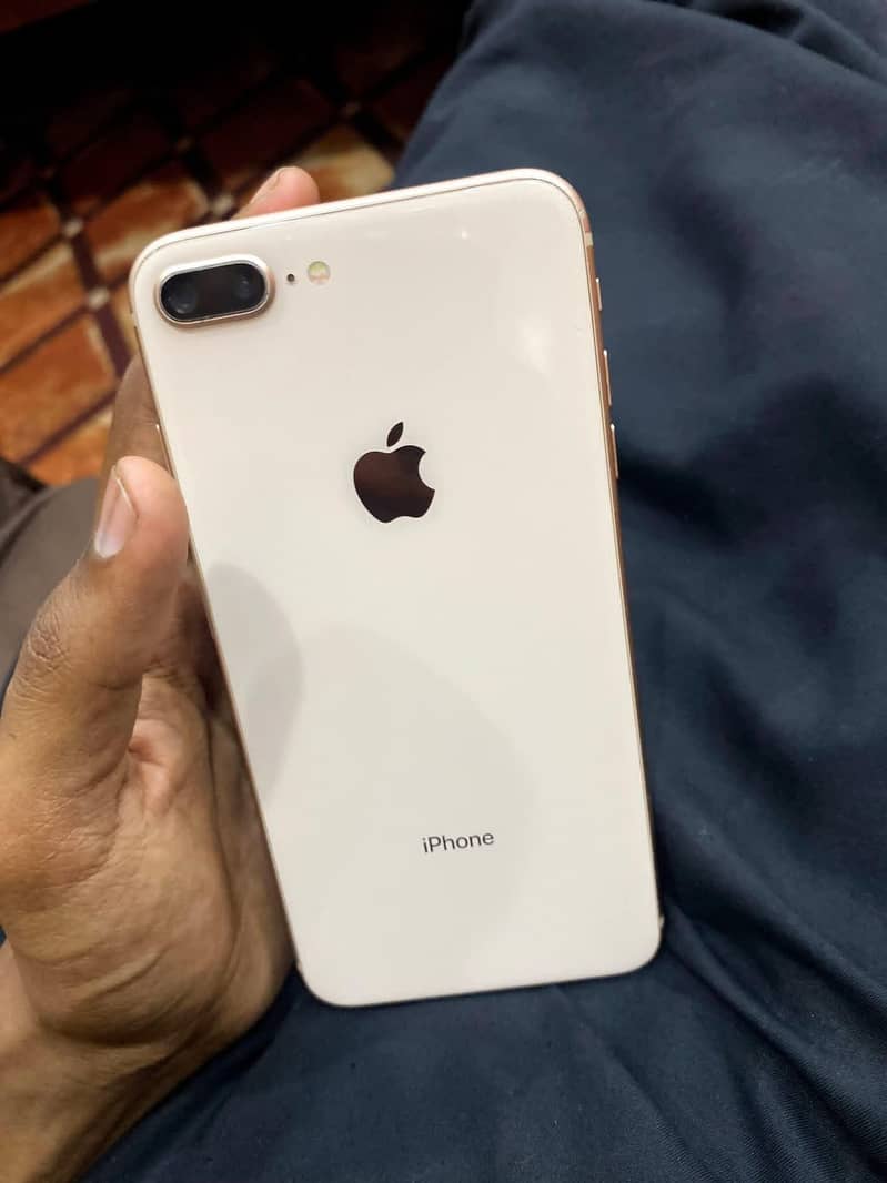 Apple iPhone 8 Plus 0