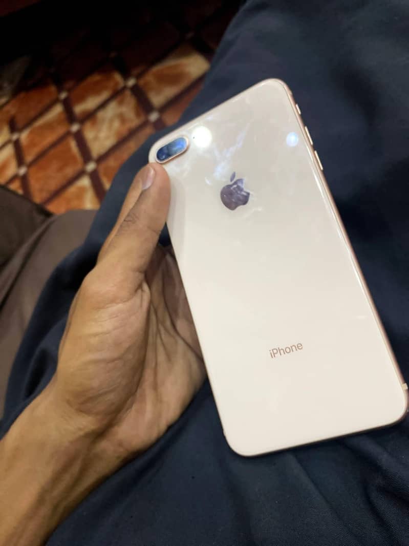 Apple iPhone 8 Plus 1