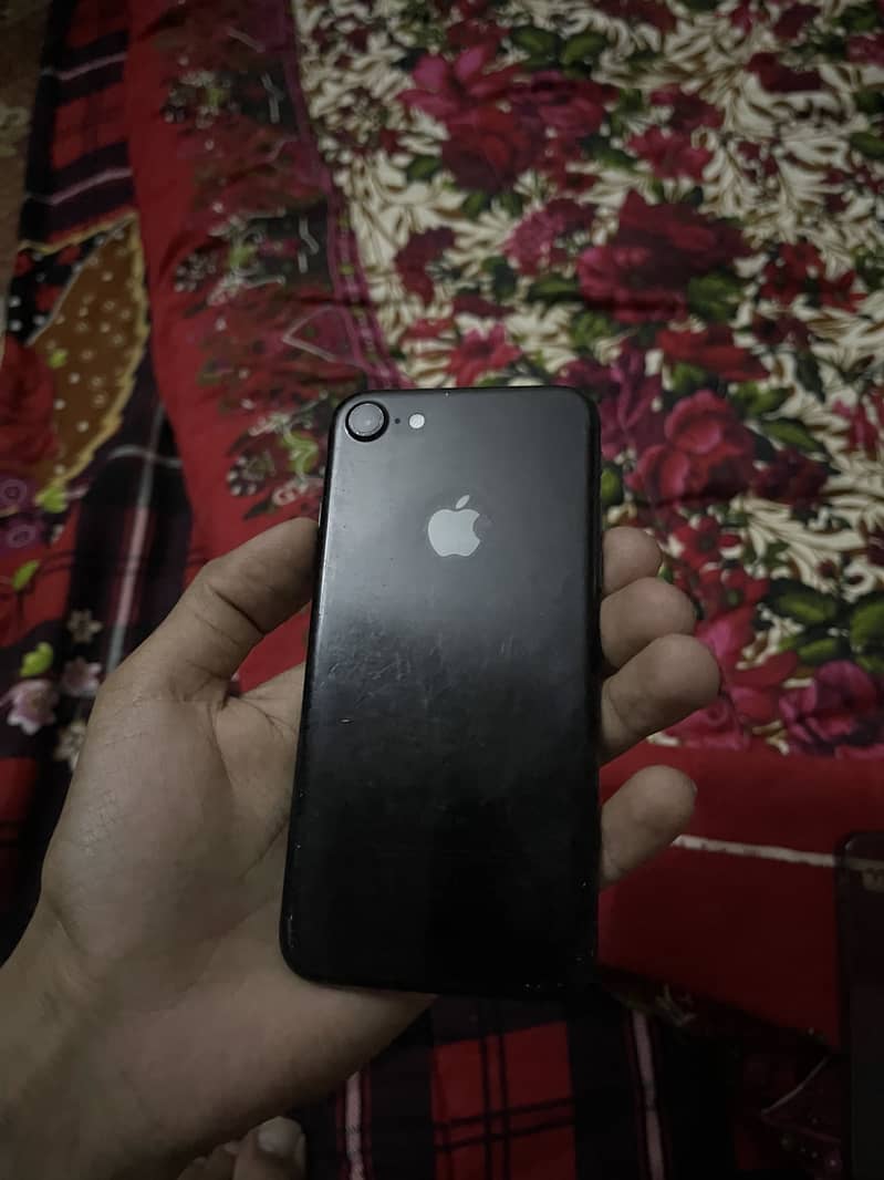 Apple iPhone 7 1