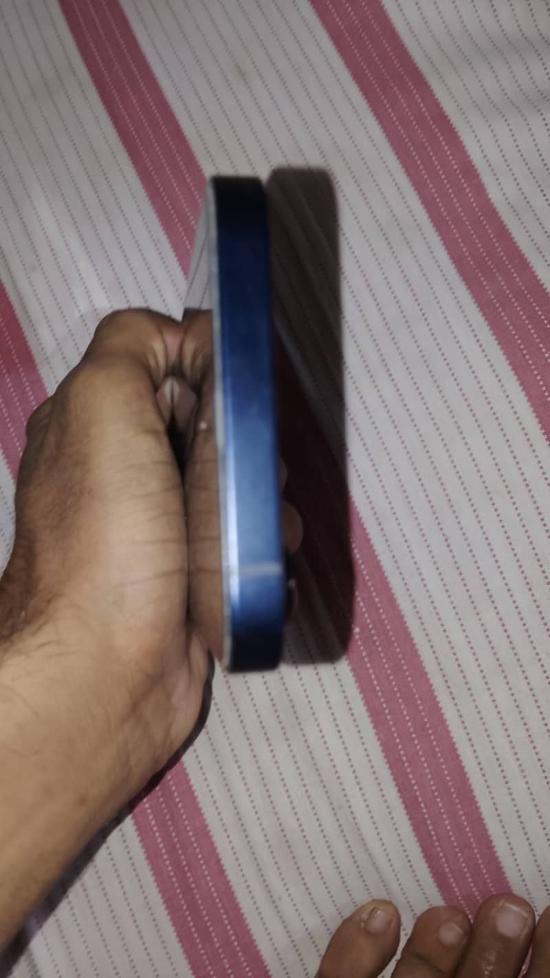 Apple iPhone 12 4