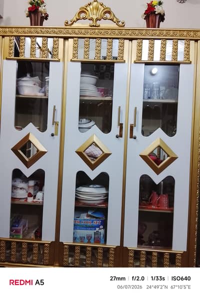5 panch item hai bag dressing time table divider almari