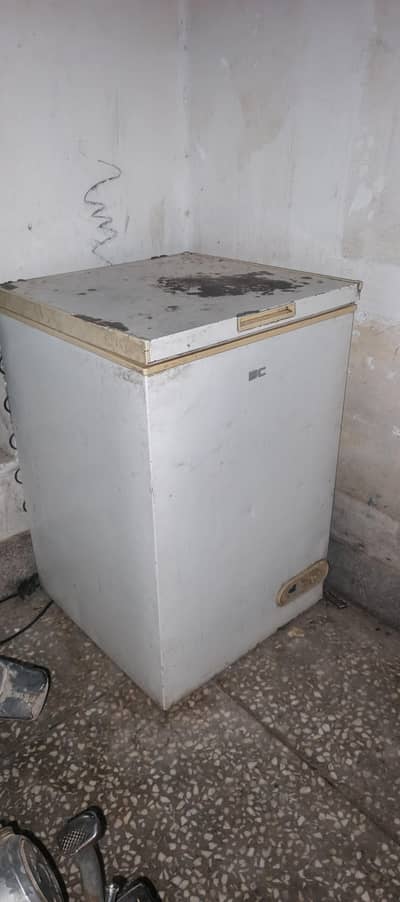 imorted Mani frizar urgent for sale fear conditions