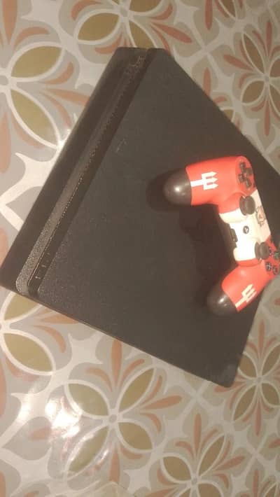 Ps4 slim slightly uesd.