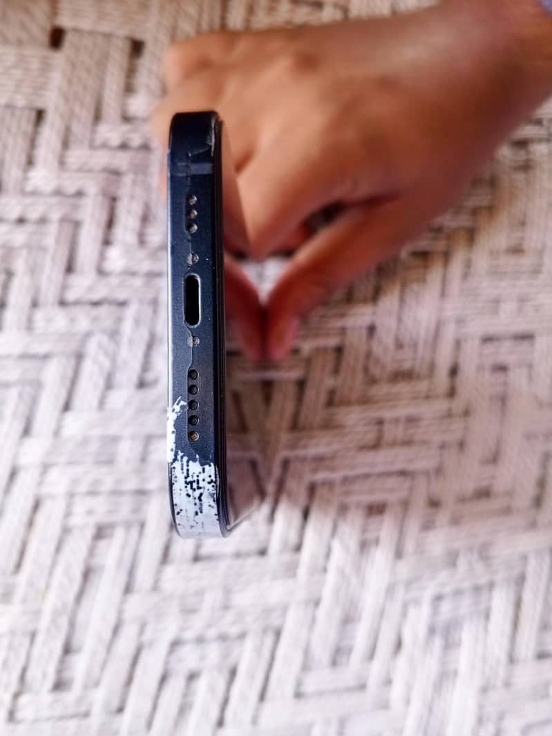 Apple iPhone 13 4