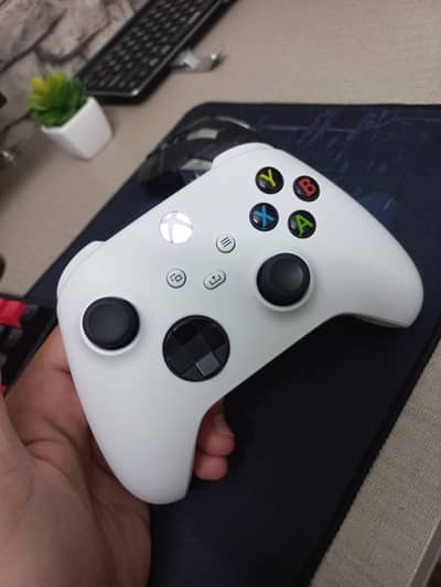 Xbox series X/S controller while + battery pack