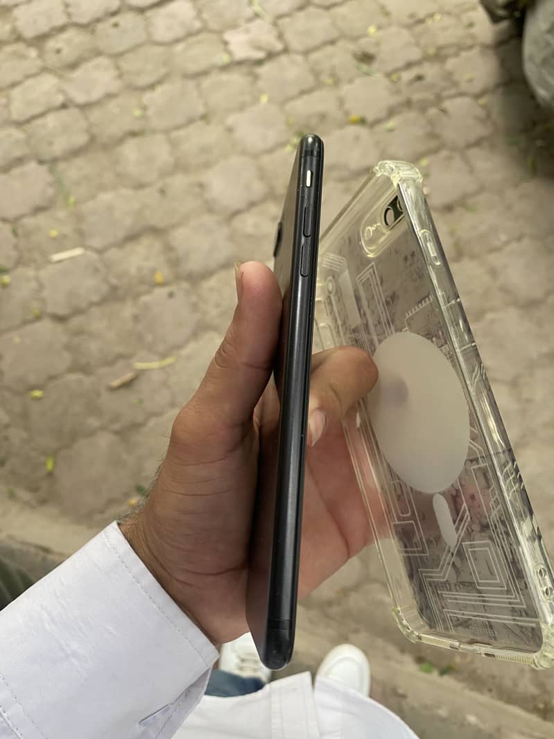 Apple iPhone 7 Plus 2