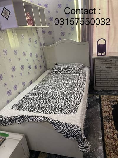 2 single beds and 1 dressing table for sale