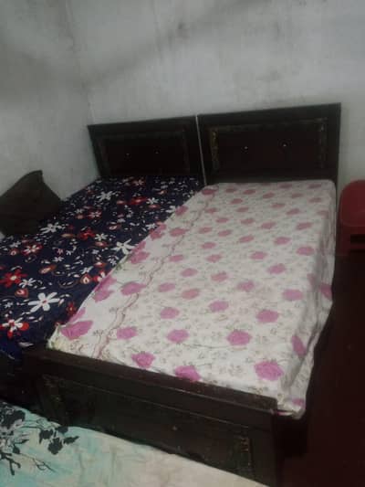 2single bed with metress