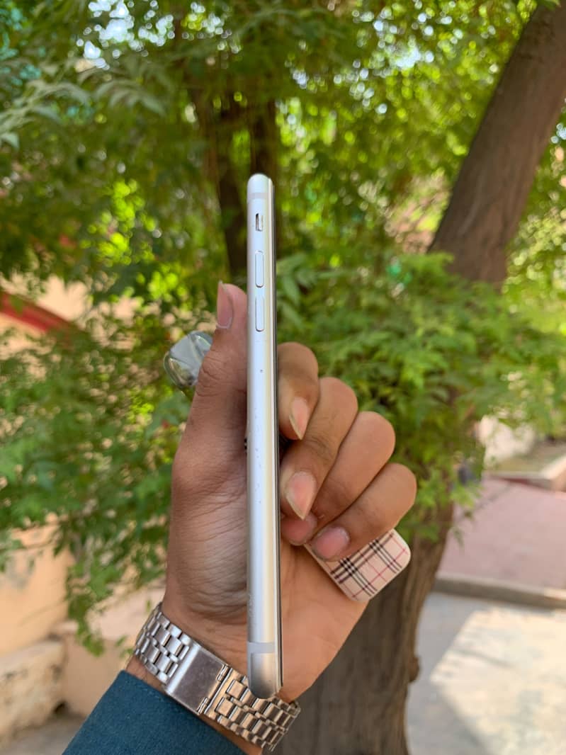 Apple iPhone 6S 4
