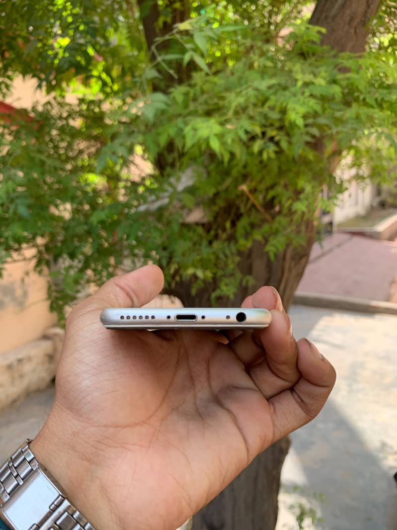 Apple iPhone 6S 5