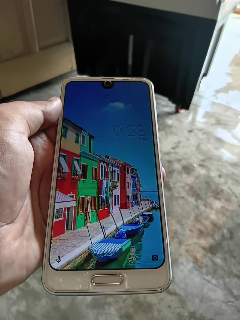 Sharp Aquos R2 1