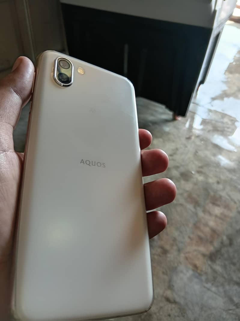 Sharp Aquos R2 2