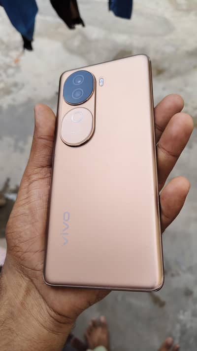 Vivo V40e 5G 8GB 256GB 10 by 9 condition Complete Accessories
