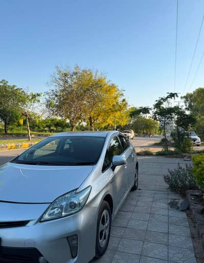 Prius 13/17 urgent for sale