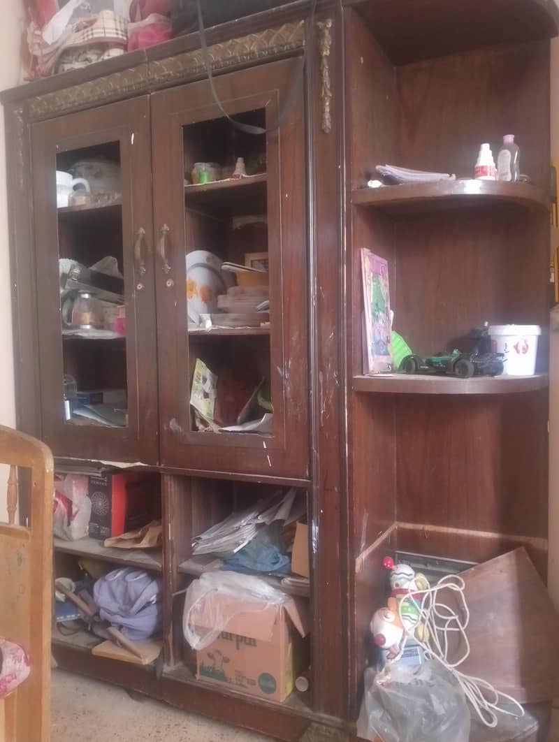 devider for keeps untlise and dressing table 1