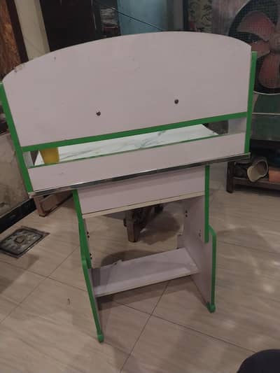 kids study table good condition cheap price