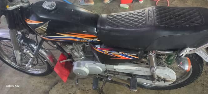 Honda 125 black color total geniun key to engine original