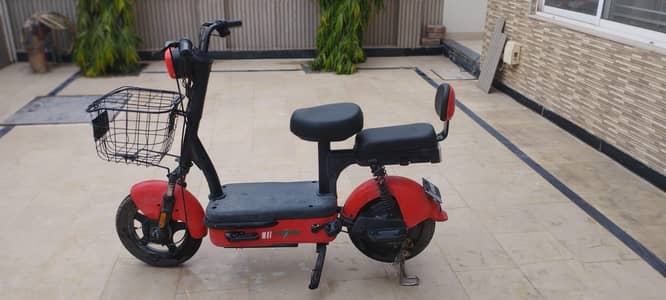 A beautiful evee flipper in red colour with warranty card