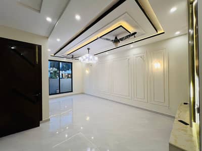 HOUSE FOR RENT DOUBLE STOREY