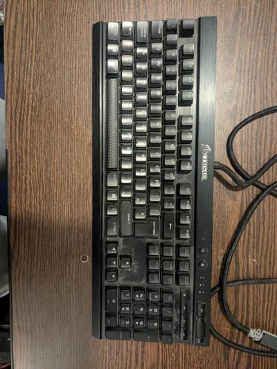 Corsair K70 LUX keyboard (10/10)