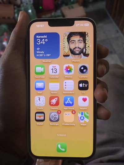 Apple iPhone 13