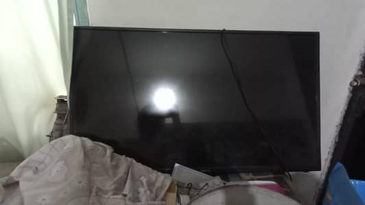 A mint condition Led tv but the panel is broken