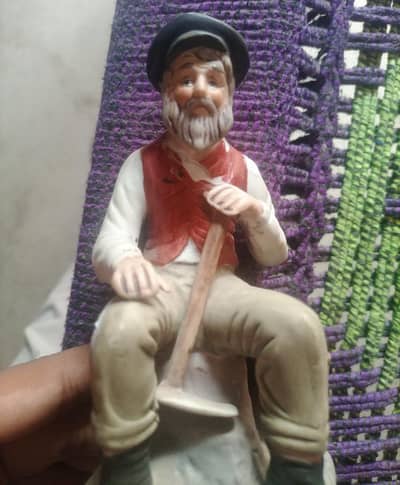 Vintage Old Man Decorative Statue / Showpiece – Slightly Damaged