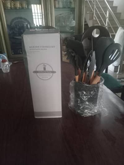 Silicon utensils set with plastic holder
