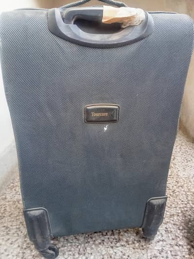 I am selling 1 small laguage bag imported brand