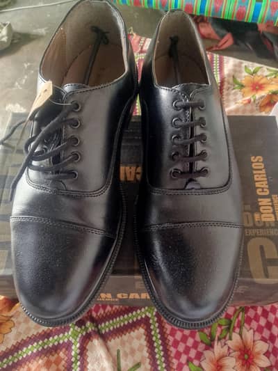 Service shoes
