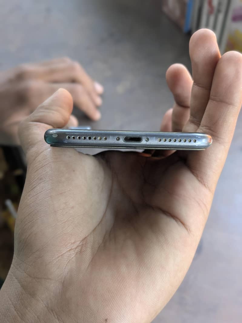 Apple iPhone 8 Plus 1