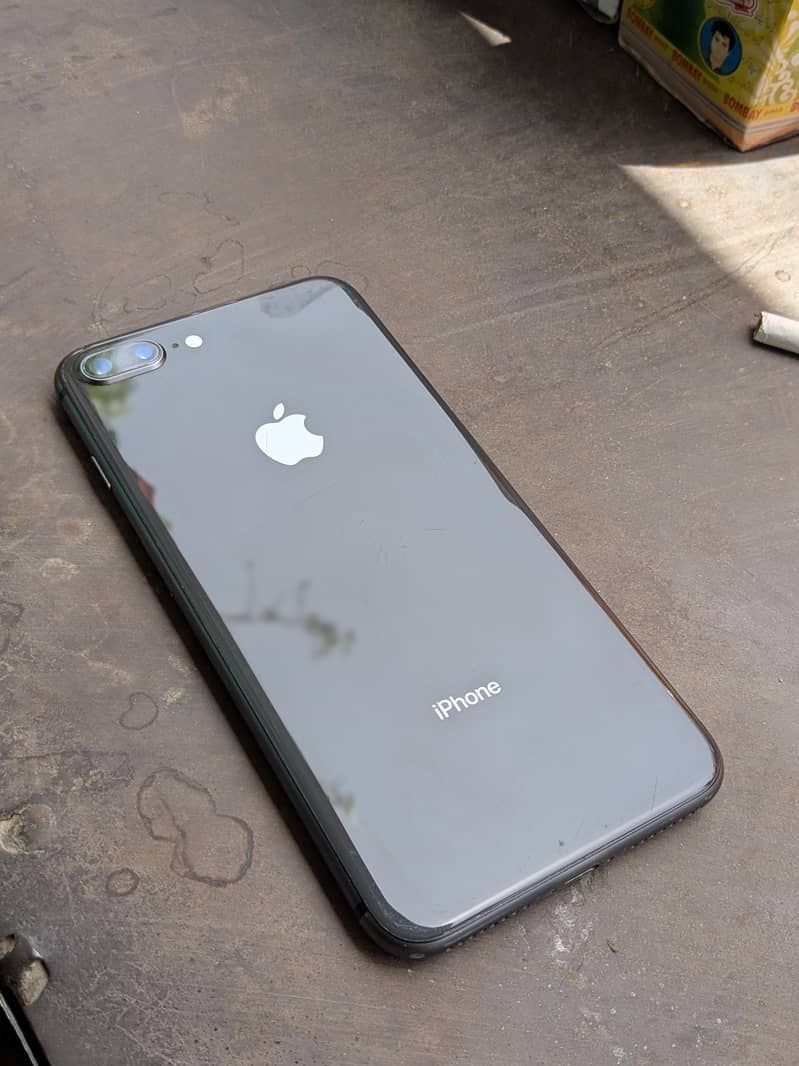 Apple iPhone 8 Plus 3
