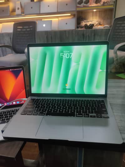 M1 AIR 2020 8gb ram 256 SSD