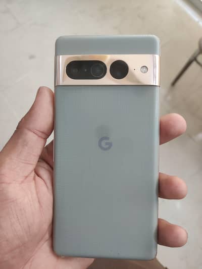 Google Pixel 7 Pro shade on display