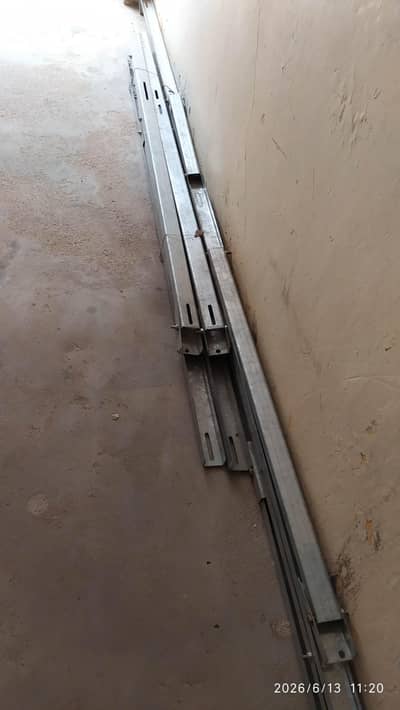 L 3 Solar panel stands brand new