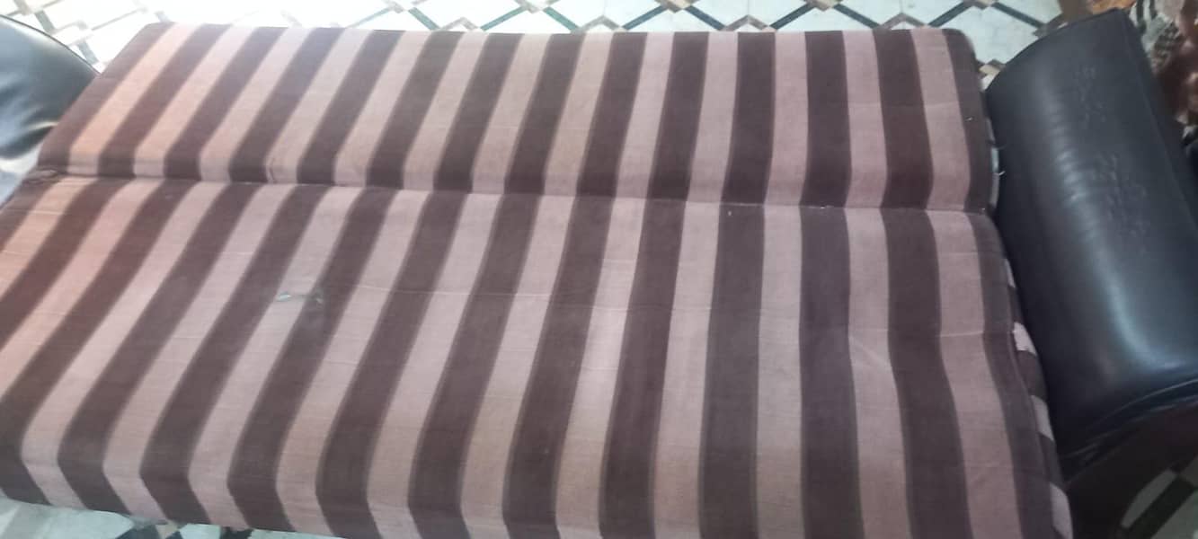 bedcom sofa 0
