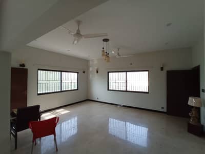 three bed dd 1st floor portion with roof for rent in johar