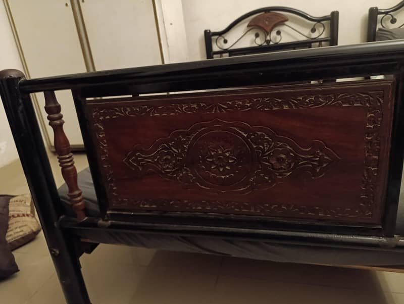 2 single beds 4