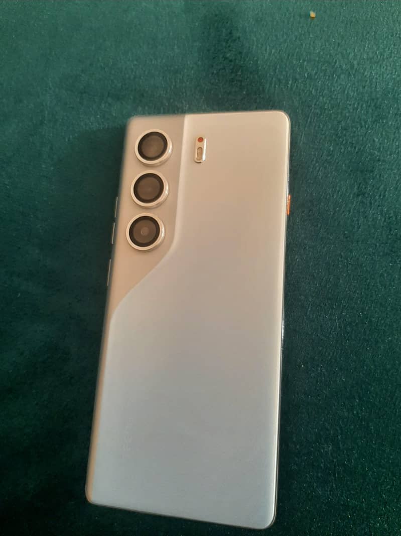 Tecno camon 40 pro 3