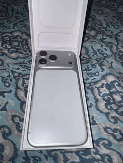 Apple Iphone 17 Pro Max 256 Silver JV | 00 CC | 12 Month Warranty