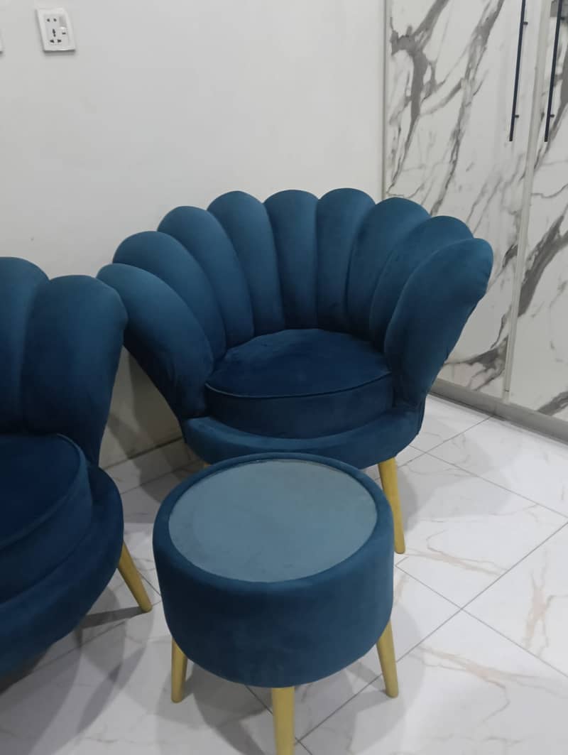 Chairs with coffee table 2