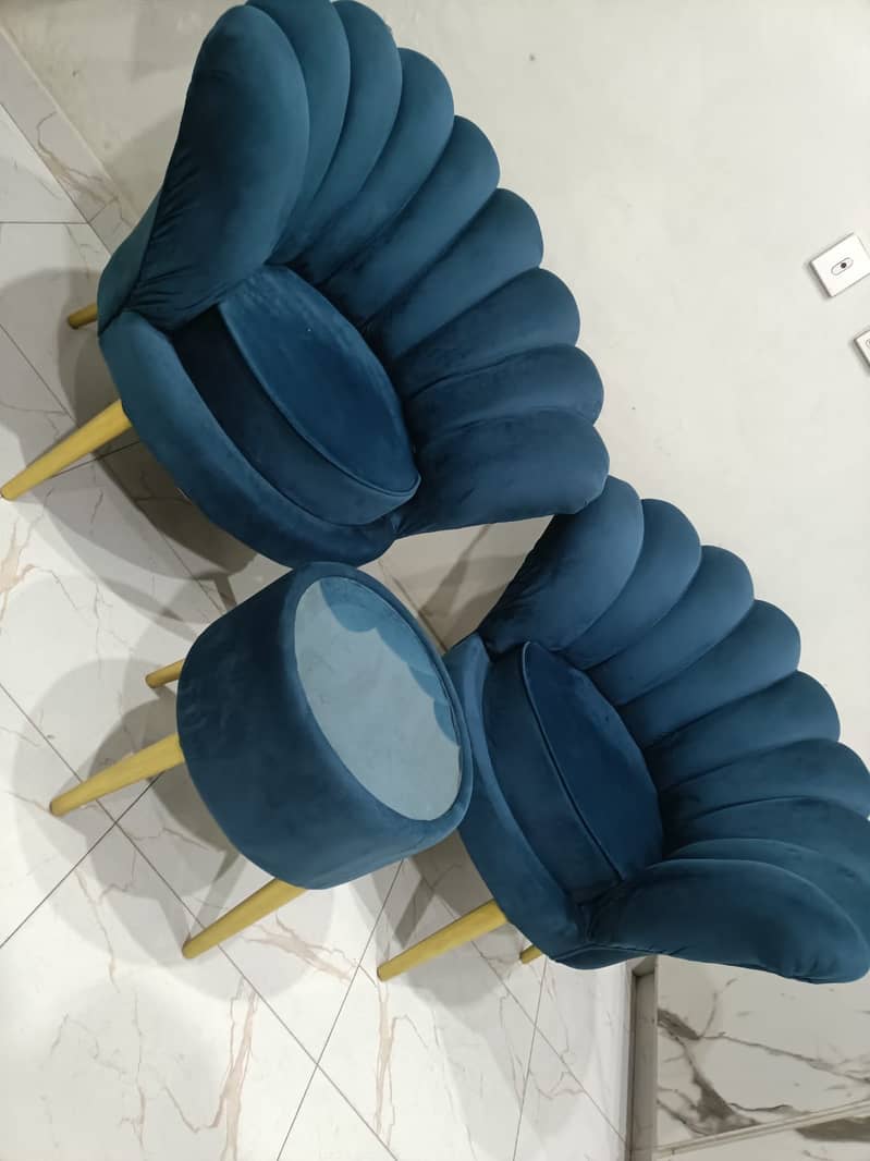 Chairs with coffee table 3