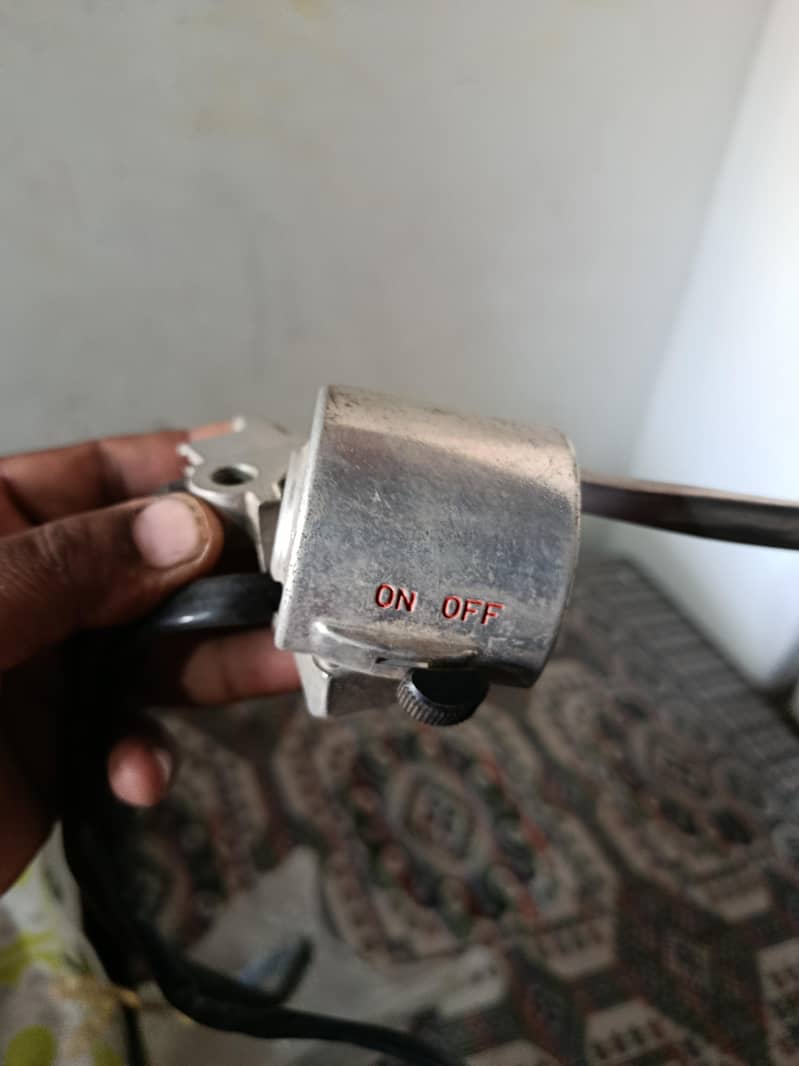 old model grip right side. 0