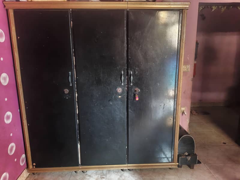 wardrobe 0