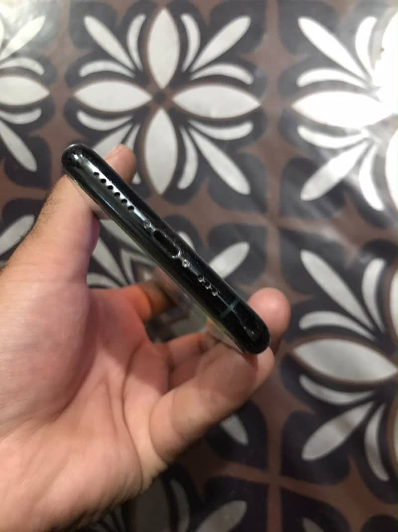 iPhone 11 Pro 1