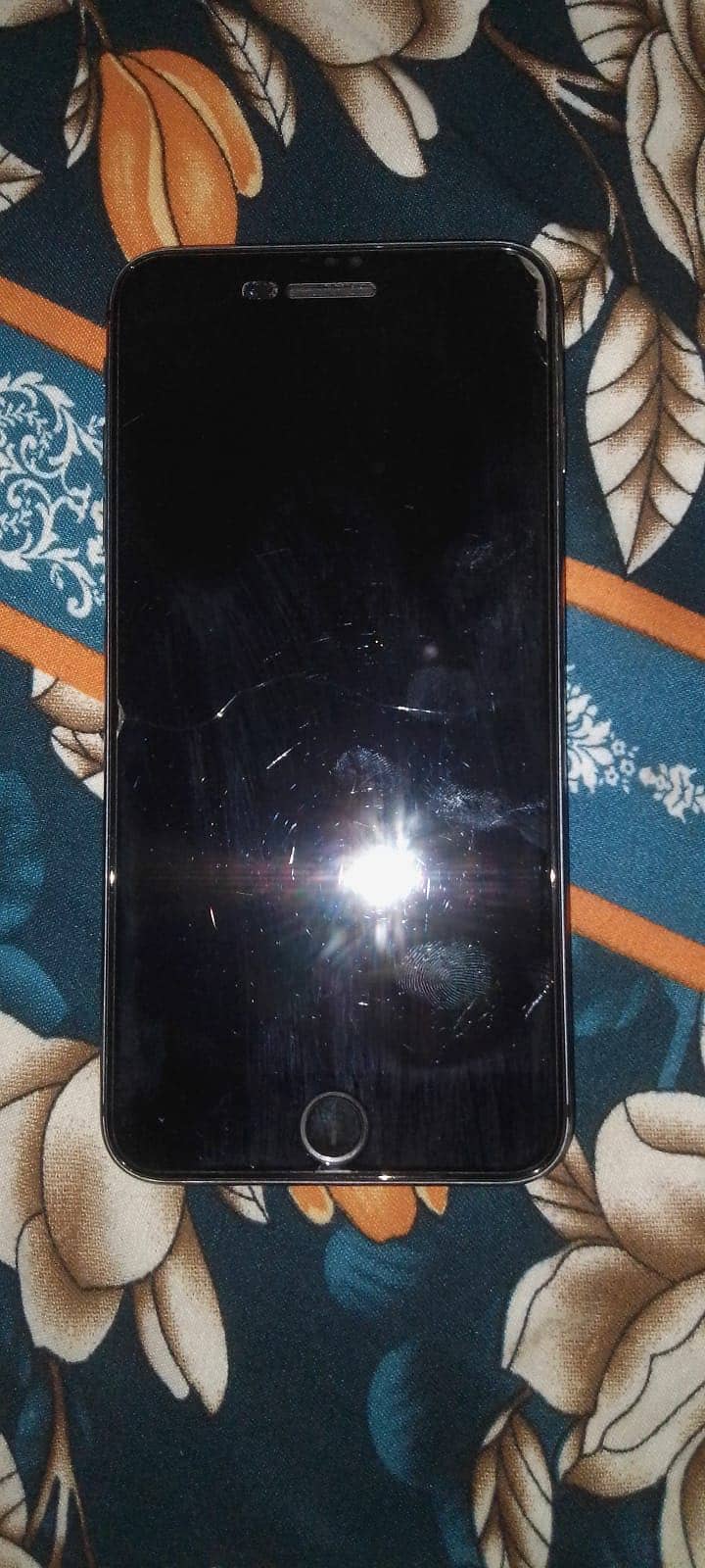 Apple iPhone 8 Plus 1