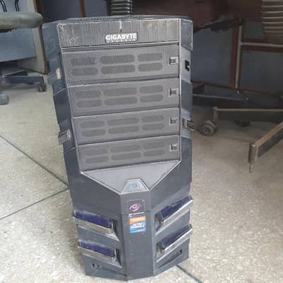 gaming  pc gigabyte  casing