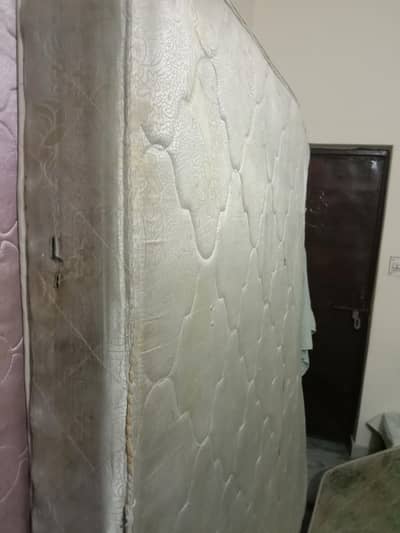 sapring mattress king size good condition for sale